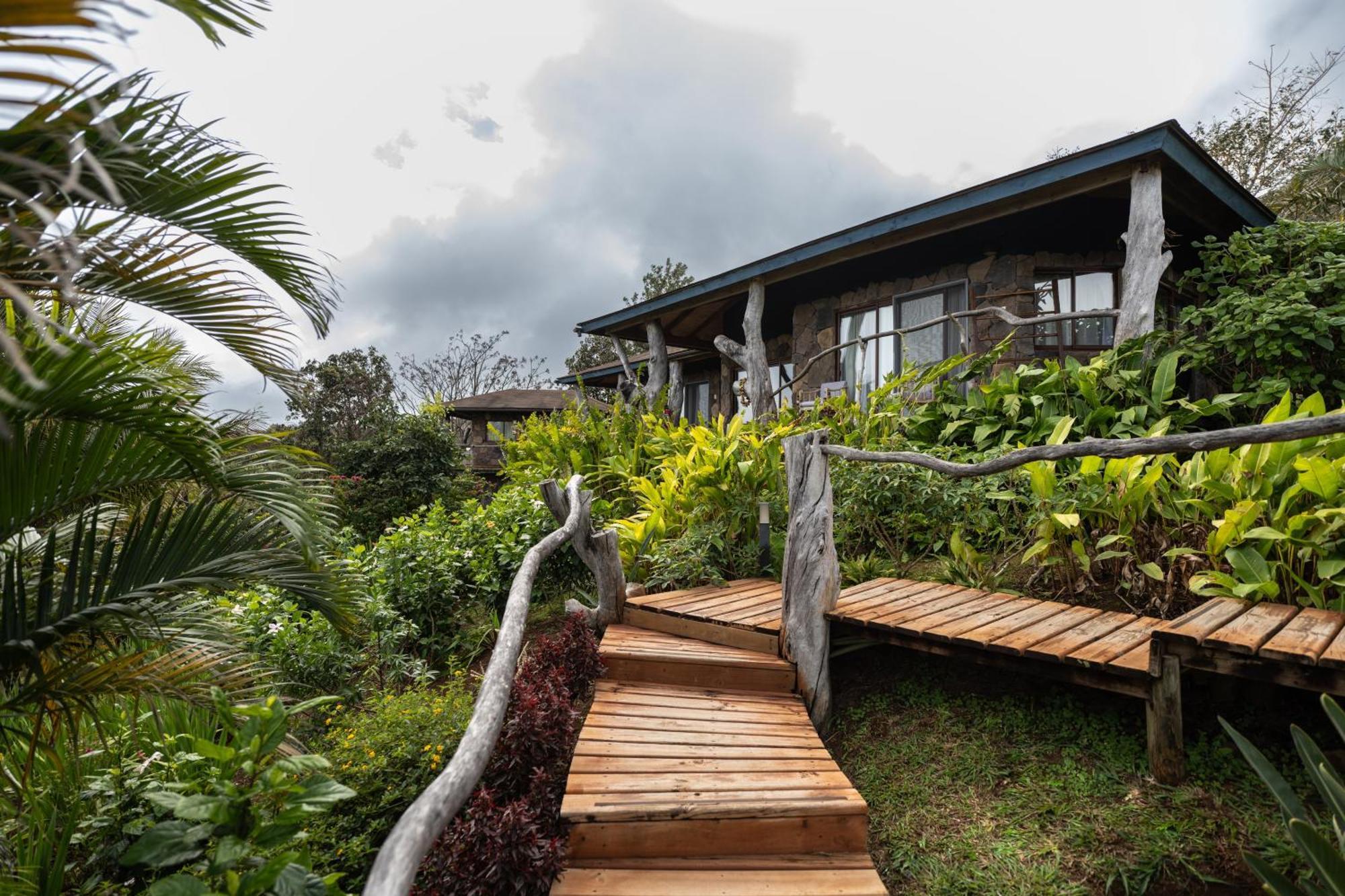 Hotel Hare Uta Hanga Roa Exterior photo
