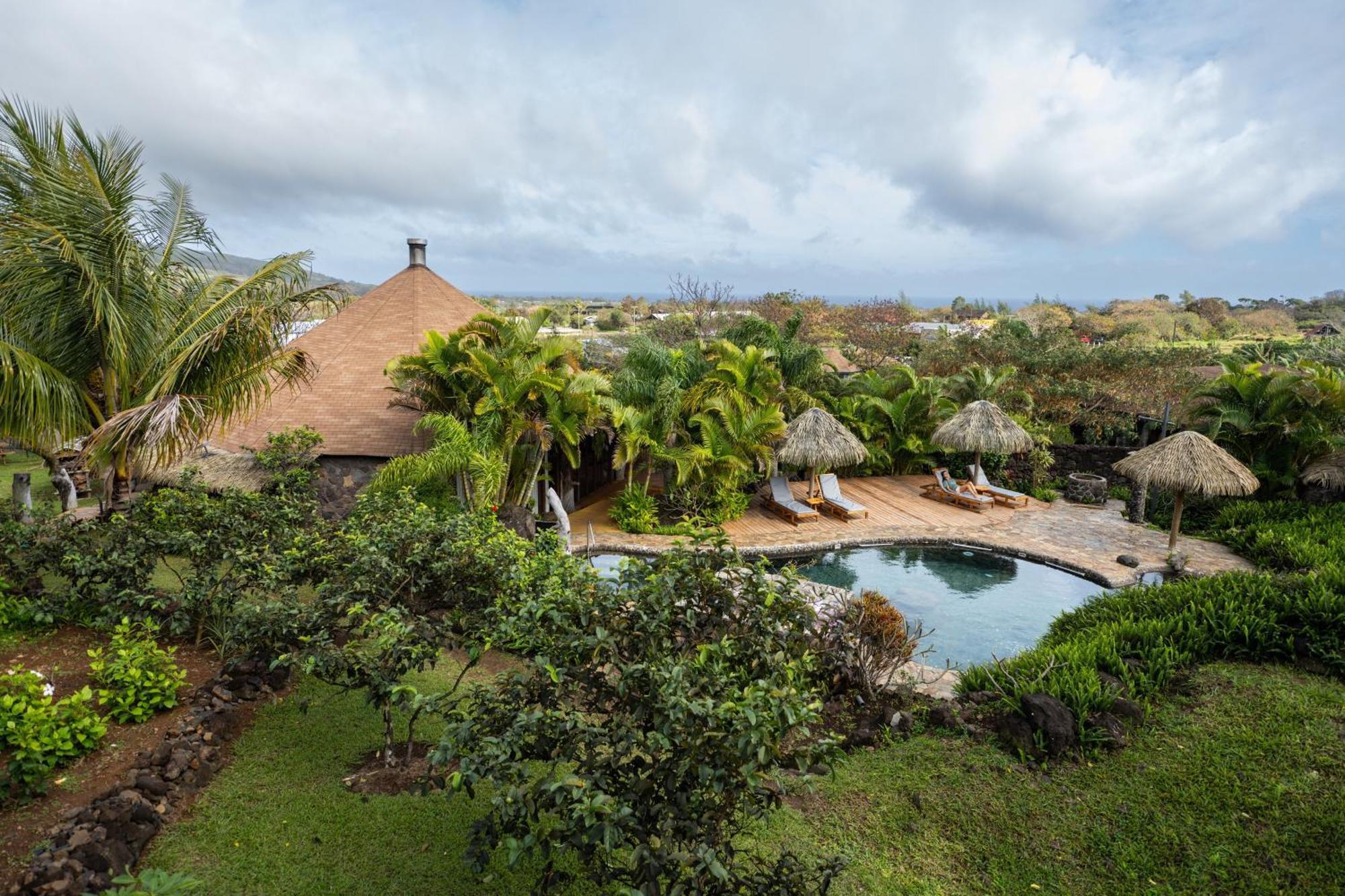 Hotel Hare Uta Hanga Roa Exterior photo