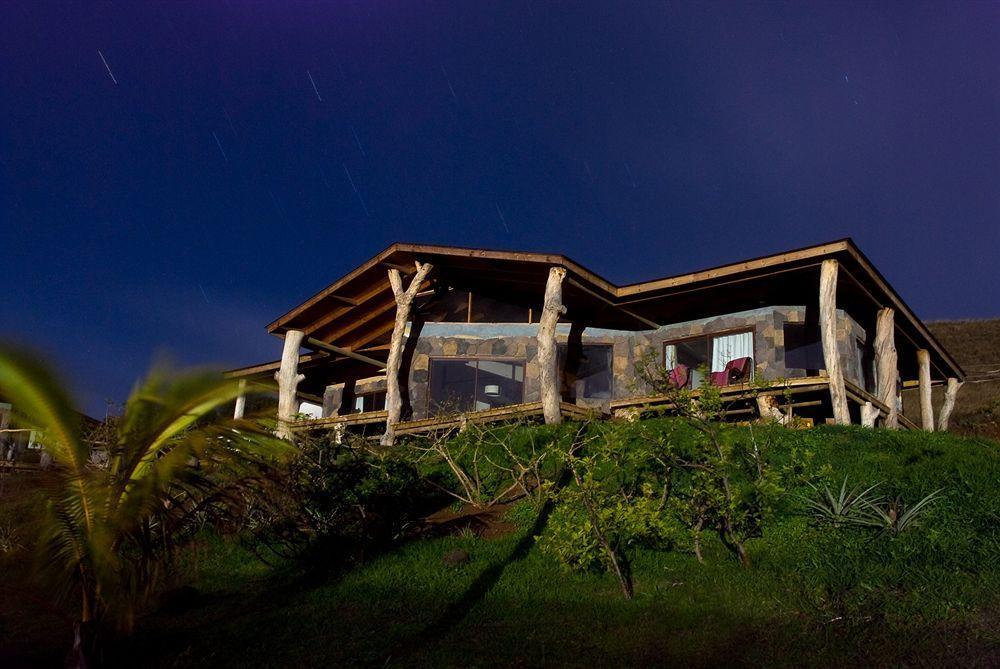 Hotel Hare Uta Hanga Roa Exterior photo